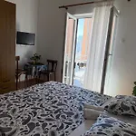 Ana *